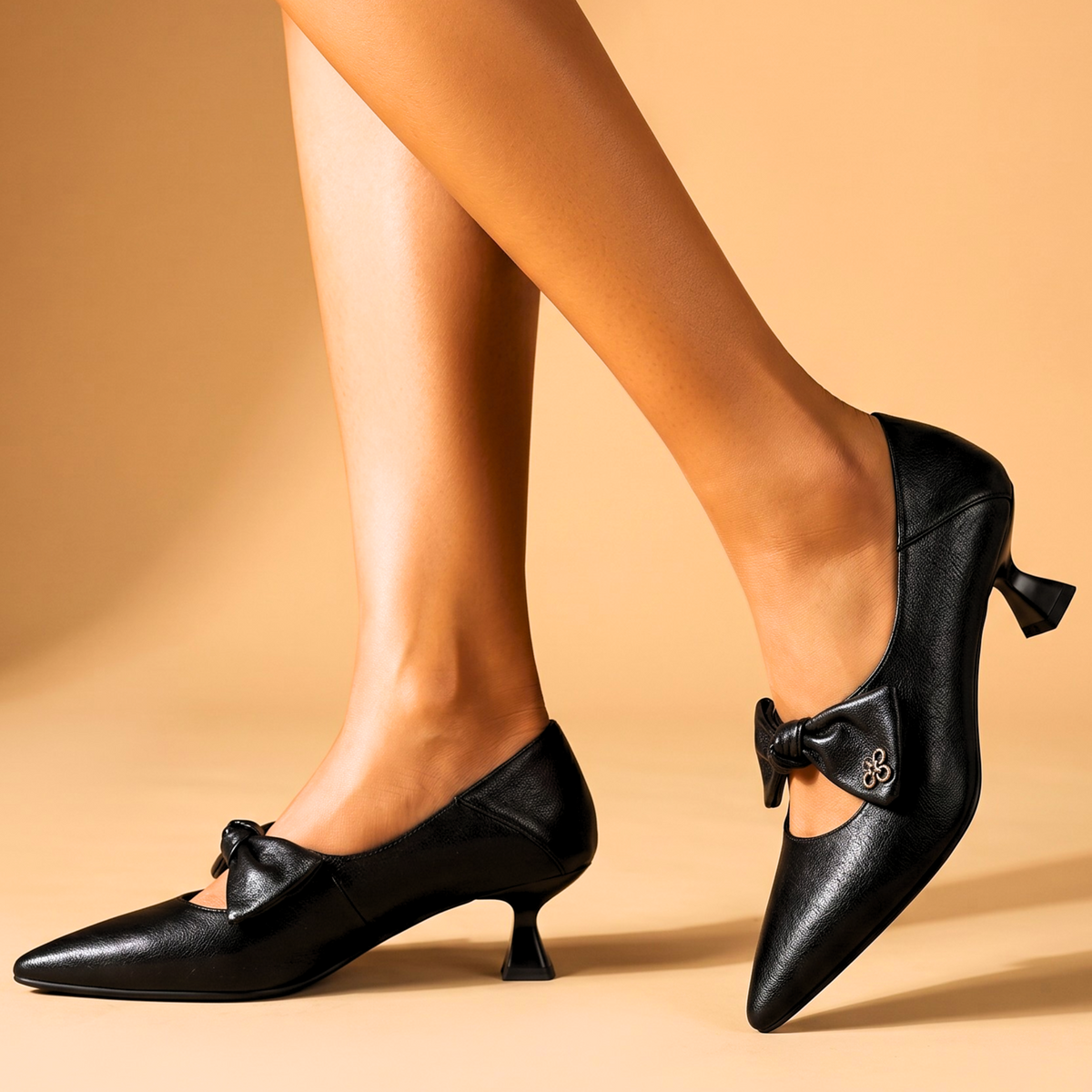 Vetta Sculpted Bow Heels